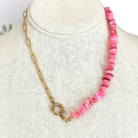 Red Saguaro Trading Post Jewelry - Asymmetric Paperclip Chain Necklace with Pink Chips